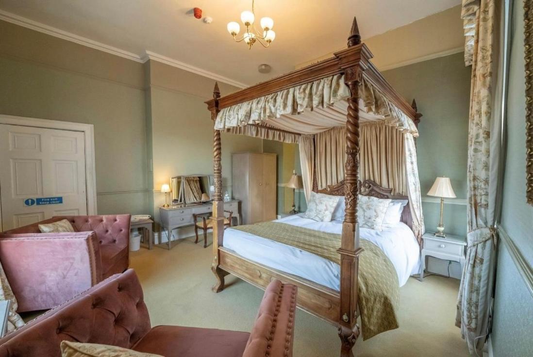 The Manor Hotel Crickhowell Exterior foto