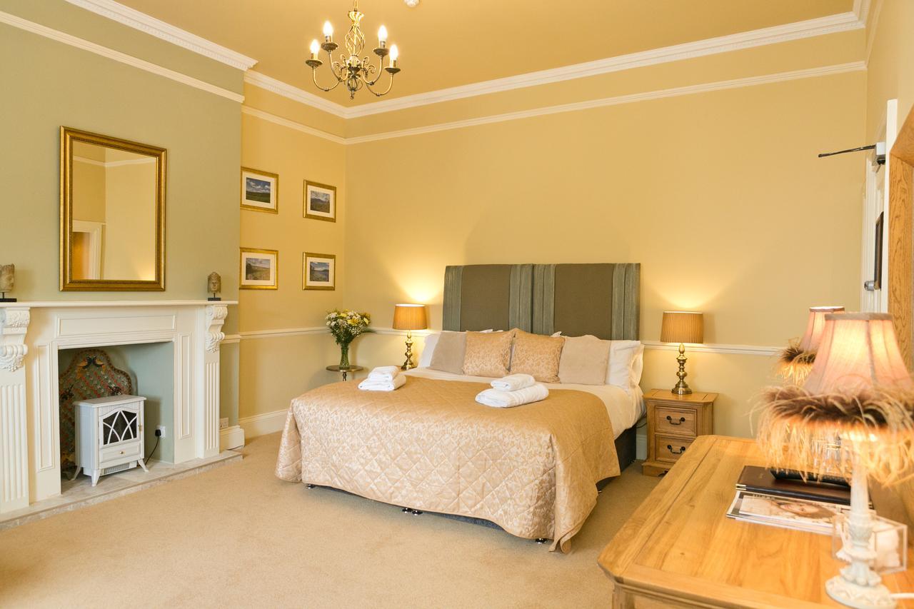 The Manor Hotel Crickhowell Exterior foto