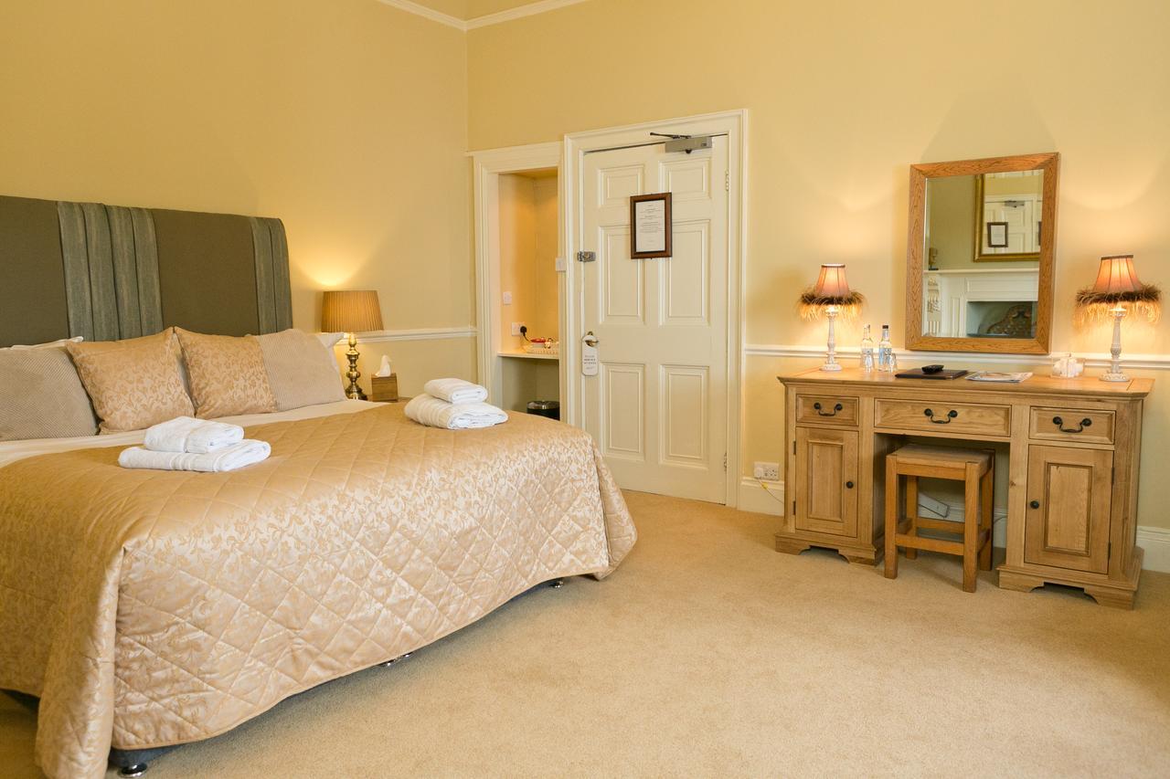 The Manor Hotel Crickhowell Exterior foto